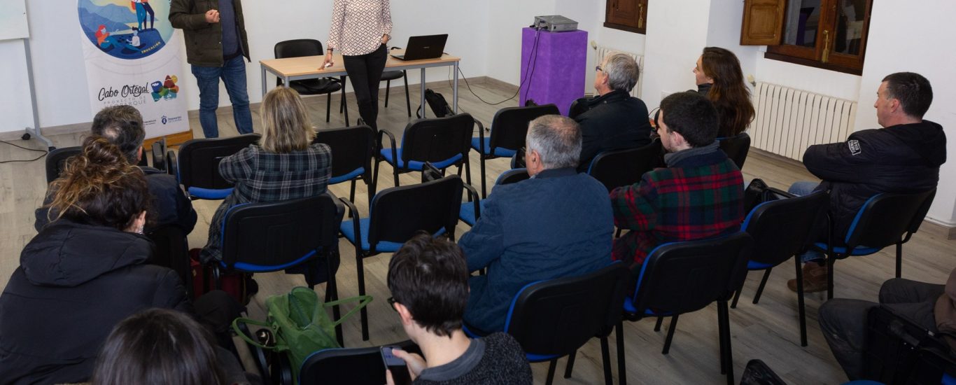 Fotografía da charla ofrecida en San Sadurniño